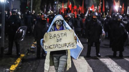 Auch in Argentinien protestieren die Menschen gegen das kommunistische Regime auf Kuba.