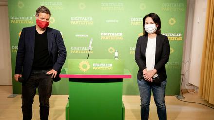 Auf Abstand: Die Grünen-Vorsitzenden Robert Habeck und Annalena Baerbock beim virtuellen Parteitag