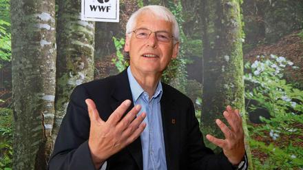 Detlev Drenckhahn (69) ist Professor für Anatomie an der Universität Würzburg. Sein Medizinstudium hat er in Heidelberg verbracht. Seinen ersten Job als Mediziner hatte er in Kiel. Die Debatte um das Wattenmeer als Schutzgebiet Ende der 1970er Jahre führte Drenckhahn zum WWF. Sein erstes Engagement für die Umweltstiftung war ein Sitz im Wissenschaftlichen Beirat. Seit 2012 ist Drenckhahn Präsident des WWF-Stiftungsrats. Er hat in der globalen Organisation durchgesetzt, dass die Mitglieder des Leitungsgremiums nun in den Ländern gewählt werden.