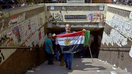 Ein Anhänger der Opposition bei einer Demonstration in Kairo.