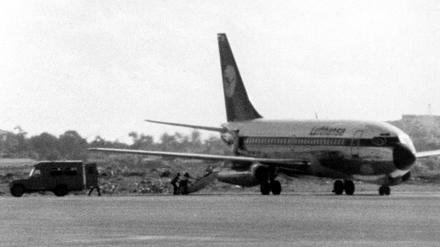Die entführte "Landshut" am 13. Oktober 1977 auf dem Flughafen von Mogadischu.