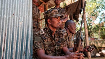 Äthiopische Soldaten machen eine Pause in Dansha. 
