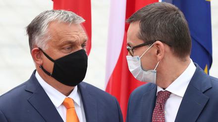 Sind sich in ihrer Veto-Haltung einig: Viktor Orban (l) und Mateusz Morawiecki (Archivbild).