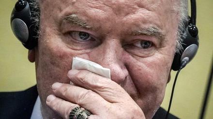Ratko Mladic muss wegen Völkermords, Kriegsverbrechen und Verbrechen gegen die Menschlichkeit lebenslang hinter Gitter.