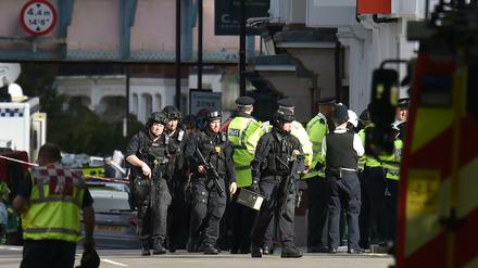 Bewaffnete Polizisten am Tag des Anschlags an der U-Bahn-Station Parsons Green