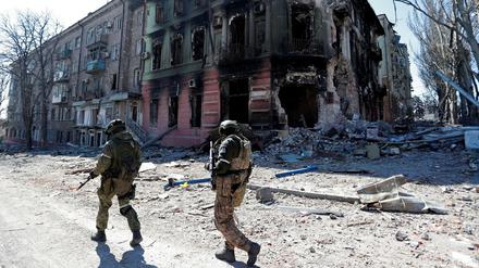 Russische Truppen melden, die strategisch wichtige Hafenstadt Mariupol eingenommen zu haben.