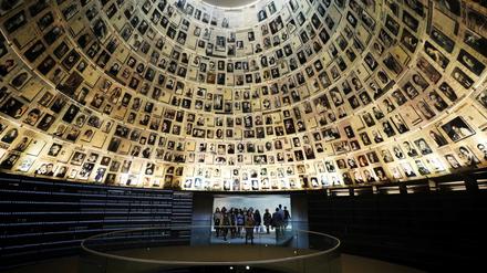 Yad Vashem, hier die Halle der Namen, ist eine weltweit anerkannte und gerühmte Gedenkstätte für die Opfer des Holocaust.