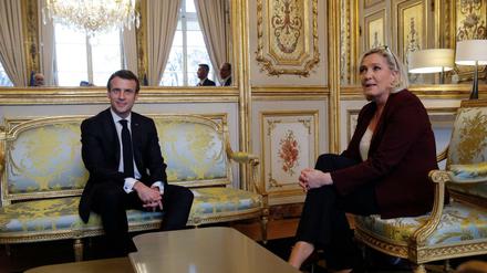 Probe sitzen im Elysée-Palast: Marine Le Pen zu Besuch bei Präsident Emmanuel Macron.
