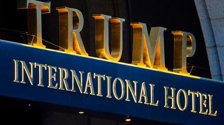 Eingang des Trump International Hotel in Washington, ein Teil des Trump-Imperiums. 