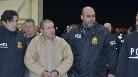 Drogenboss Joaquin "El Chapo" Guzman bei seiner Überstellung in die USA. 