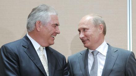 Der zukünftige Außenminister der USA, Rex Tillerson, mit Wladimir Putin, dem Präsidenten von Russland. 