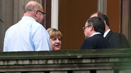 Peter Altmaier, Angela Merkel und Armin Laschet auf dem Balkon der Parlamentarischen Gesellschaft. 