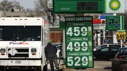 Vor allem die Benzinpreise sind in den USA explodiert.