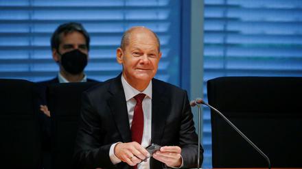Vergnügt: Olaf Scholz am Montag vor dem Finanzausschuss des Bundestags.