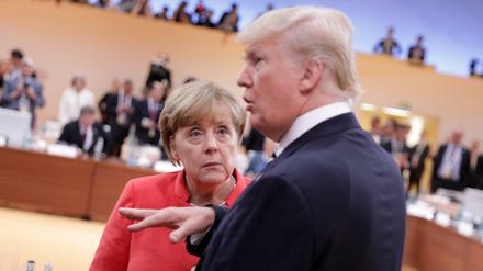 Die politischen Beziehungen zwischen Donald Trump und Angela Merkel (CDU) waren geprägt von Schwierigkeiten. 