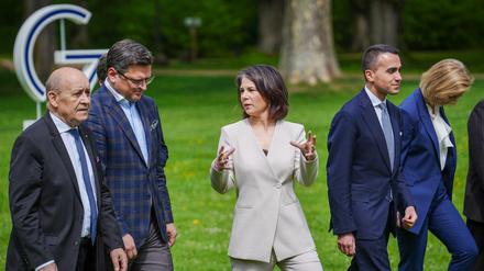 Bundesaußenministerin Annalena Baerbock mit ihren europäischen Amtskollegen und dem Ukrainer Dmytro Kuleba