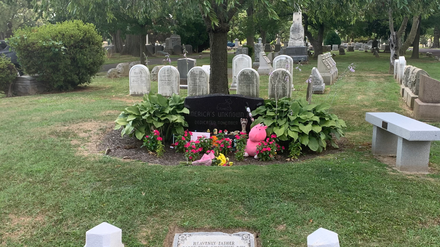 Das Grab des unbekannten Jungen auf dem Ivy Hill-Friedhof in Philadelphia.