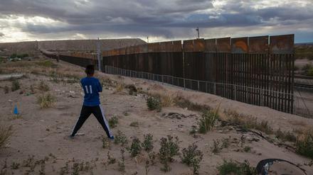 An der Grenze. Viele Mexikaner und Flüchtlinge aus Mittelamerika versuchen in die USA zu gelangen.
