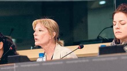 Betretene Gesichter. Die sozialistische Europaabgeordnete Véronique De Keyser (Mitte) verurteilt bei einer Pressekonferenz in Brüssel gemeinsam mit weiteren belgischen EU-Abgeordneten den Angriff auf die Gaza-Hilfsflotte. 