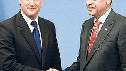 Der europäische Freund. Der türkische Premier Erdogan (r.) mit Cameron.