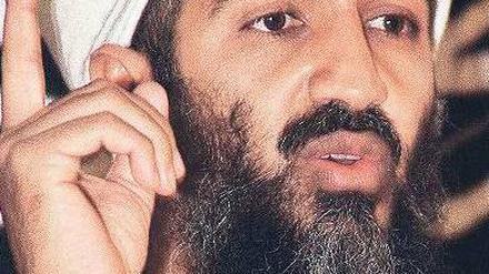 Neue Spekulationen. Al-Qaida-Chef Osama bin Laden – hier ein Archivbild – soll nach einem Medienbericht in relativem Komfort leben. 