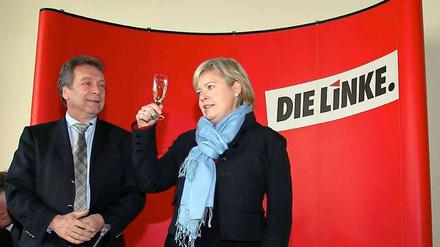Schlechtes Bild. Nach den Wahlniederlagen im März feierten die Linken-Chefs Gesine Lötzsch und Klaus Ernst mit Sekt. Jetzt werfen ihnen Parteifreunde Ignoranz vor.