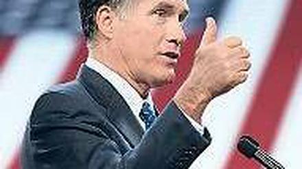 Daumen hoch. Zu gern wäre Romney schon der unvermeidliche Sieger. Foto: dpa