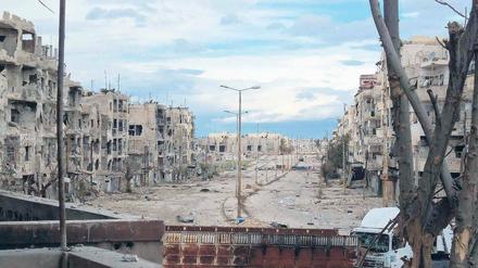 Nichts als Ruinen. Assads Truppen haben die Protesthochburg Homs dem Erdboden gleichgemacht. In den Trümmern leben immer noch Menschen. Foto: Thair Al-Khalidieh/Reuters