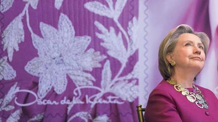 Traumwelt. Hillary Clinton wird auf einer Internetseite als Siegerin der US-Präsidentschaftswahlen im November präsentiert – in der Realität aber hat sie gegen Donald Trump verloren. Foto: Drew Angerer/AFP