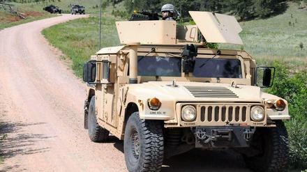  230 gepanzerte und ungepanzerte Humvees schicken die USA in die Ukraine.