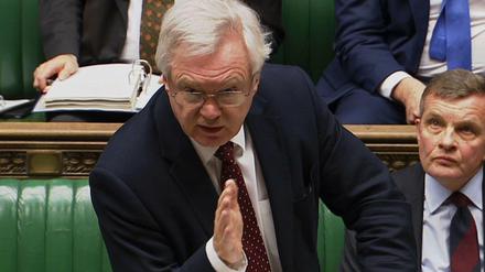 Brexit-Minister David Davis beantwortet fragen der Parlamentarier zum neuen Gesetzentwurf. 