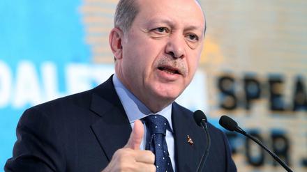 Erdogan droht im Falle eines Einfrierens der EU-Beitrittsgespräche mit einer Kündigung des Flüchtlingsdeals. 