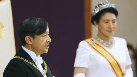 Japans neuer Kaiser Naruhito neben seiner Gattin Masako
