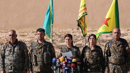 Kommandeure der Koalition der Syrischen Demokratischen Streitkräfte (SDF) verkünden den Start des Angriffs.