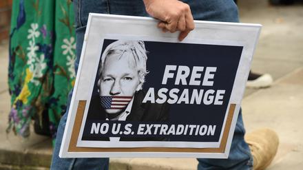 Auf einer Demonstration in Sydney, Australien, fordern Mitmarschierende die Freilassung von Wikileaks-Gründer Julian Assange.
