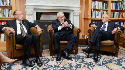 Preisträger und Preisnamensgeber unter sich: Hans-Dietrich Genscher, Henry A. Kissinger und Giorgio Napolitano am Mittwoch in der Villa der American Academy am Wannsee.