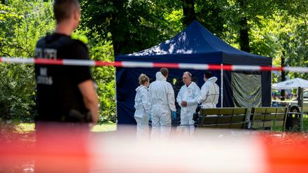 Spurensicherung nach dem Mord im Berliner Tiergarten
