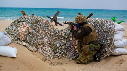 An der Küste ihrer Hafenstadt Odessa am Schwarzen Meer haben die Ukrainer Verteidigungsstellungen aufgebaut. 