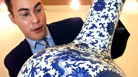 Eine Ming-Vase kann Millionen kosten. Hier ein Beispiel aus einer Sotheby's-Auktion.