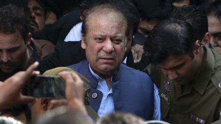 Der ehemalige pakistanische Premier Nawaz Sharif (hier im Oktober) wurde sofort verhaftet.