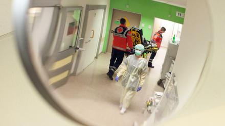 Anlaufstelle für immer mehr Patienten: Gesundheitsminister Spahn will die Rettungsstellen der Krankenhäuser entlasten.