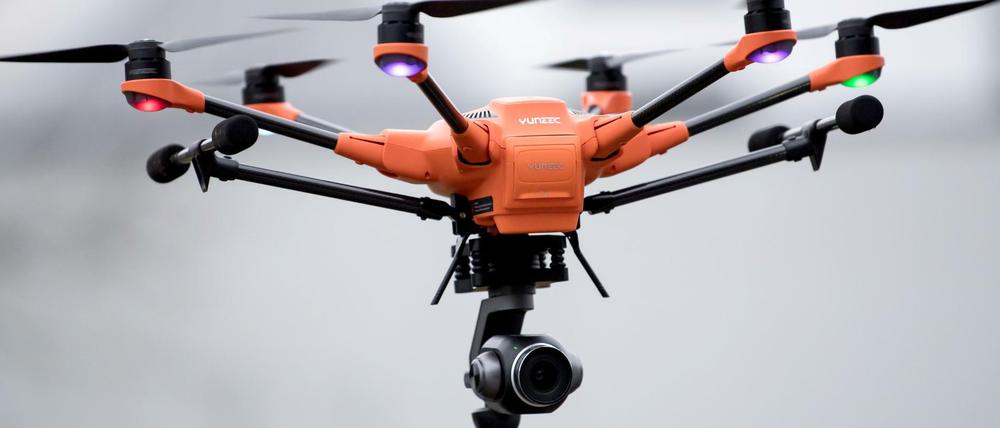 Am Londoner Flughafen Heathrow wurden am Dienstag wegen einer Drohnensichtung alle Abflüge gestoppt.