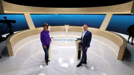 Die Moderatoren Maybrit Illner (ZDF) und Oliver Köhr (ARD) vor dem TV-Triell der Kanzlerkandidaten. 