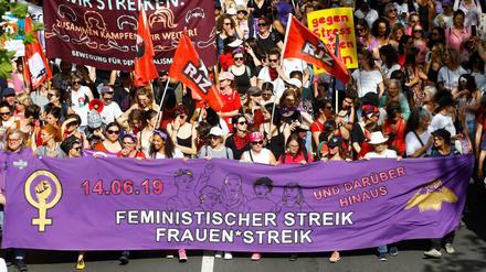 Frauenstreik in der Schweiz: Ein Protestzug in Zürich
