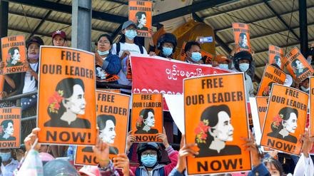 Protest gegen die Militärjunta: Anhänger von Aung San Suu Kyi in Naypyidaw