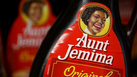 Schwarzer Sirup für die Pancakes. Tante Jemina, eine Marke der US-amerikanischen Quaker Oats, wird wohl auch vom Markt genommen. 