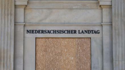 Der Haupteingang des Niedersächsischen Landtags in Hannover.