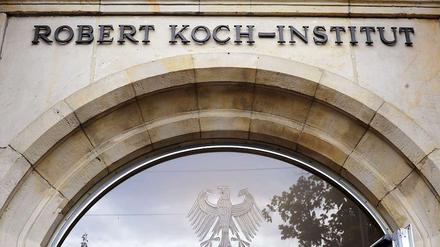 Das Berliner Robert-Koch-Institut muss sich unangenehme Fragen gefallen lassen.