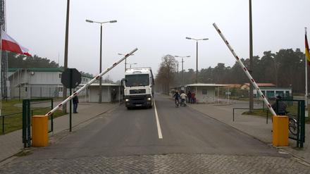 2007 endeten die deutsch-polnischen Grenzkontrollen - wie hier an der Grenzstation Ahlbeck. Jetzt gibt es in der Wirtschaft Befürchtungen, dass die Vor-Schengen-Zeit zurückkehrt.