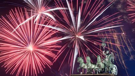 Das Feuerwerk bei Deutschlands größter Silvesterparty am Brandenburger Tor wäre vom Böllerverbot ausgenommen.